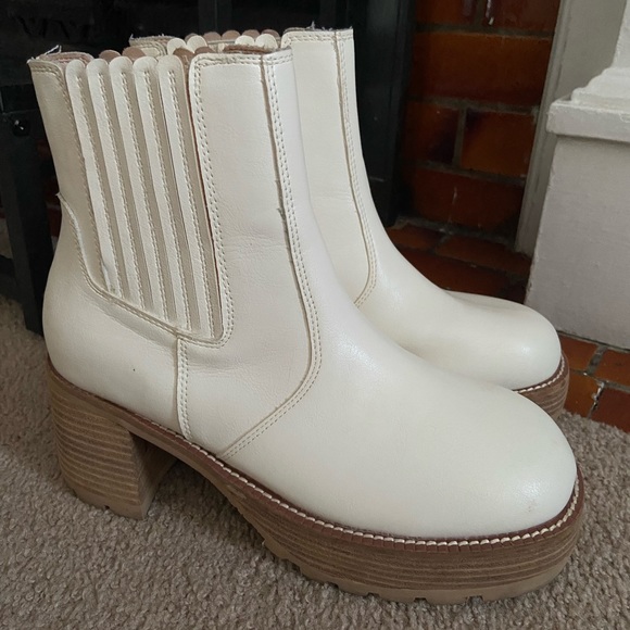Oasis Society White Chunky boots - Picture 2 of 9